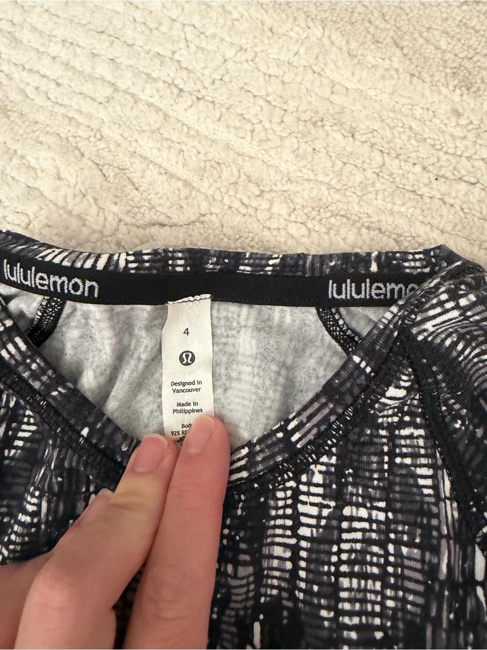 lululemon athletica Black & White Abstract Long Sleeve Top - Picture 2 of 3